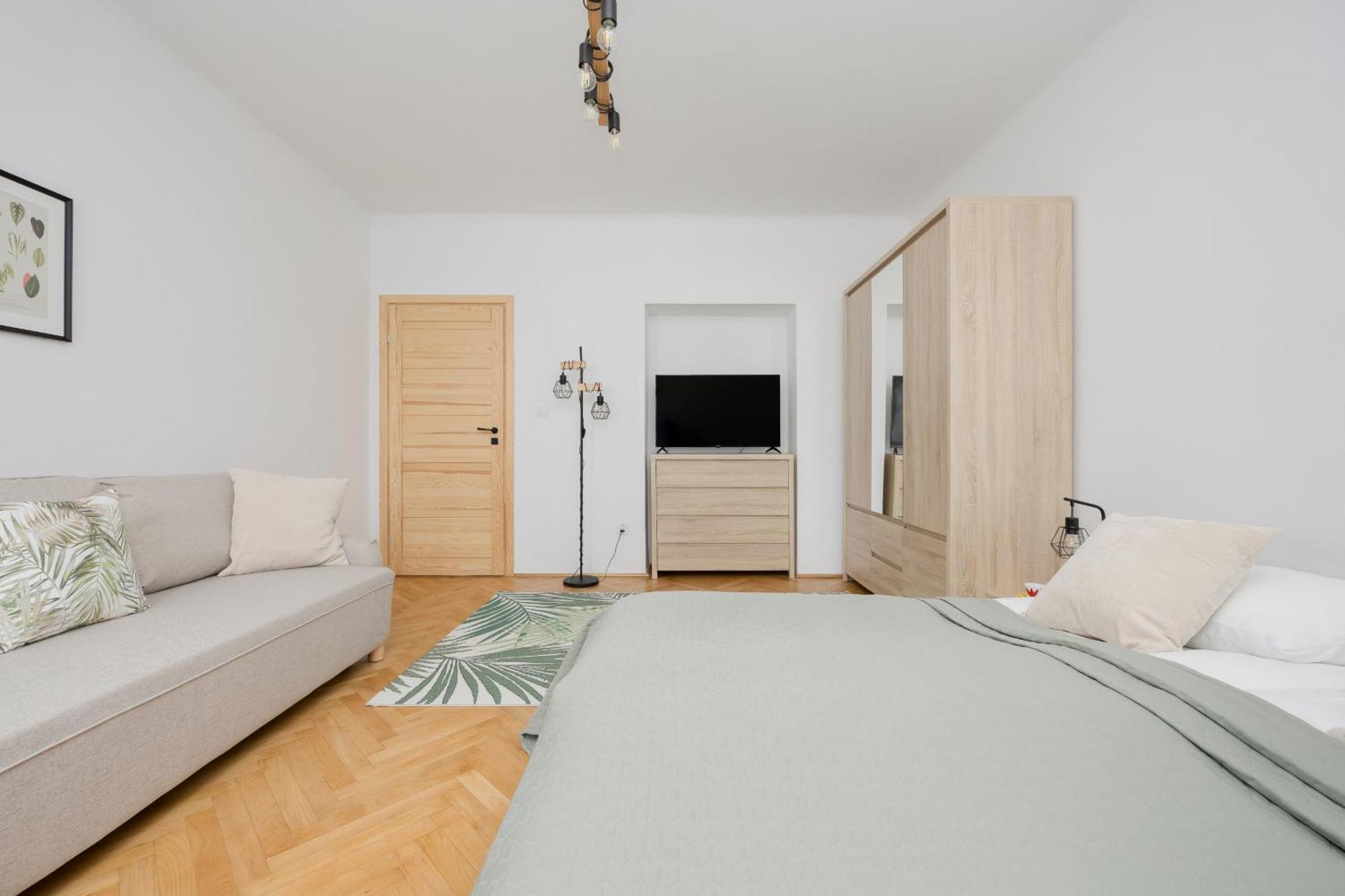 Spacious Apartment For 6 People Near The Old Town By Noclegi Renters Warschau Exterior foto